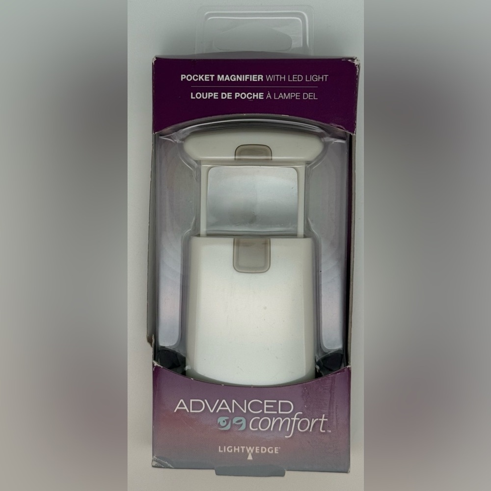 Pocket Magnifying Glass w/LED Light to Make Amplifying Words Easy to Read NWT